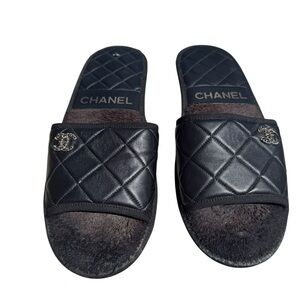 Chanel Quilted Leather CC Logo Shearling House Slippers Black Made in Italy L